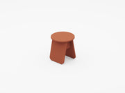 table-d-appoint-ronde-en-bois-de-chene-terracotta-40x43cm-momoko-emko-1