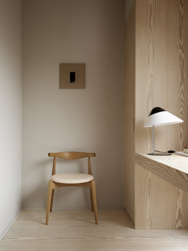 lampe-de-table-en-acier-noir-et-chrome-43cm-hjw01-opala-carl-hansen-son-3