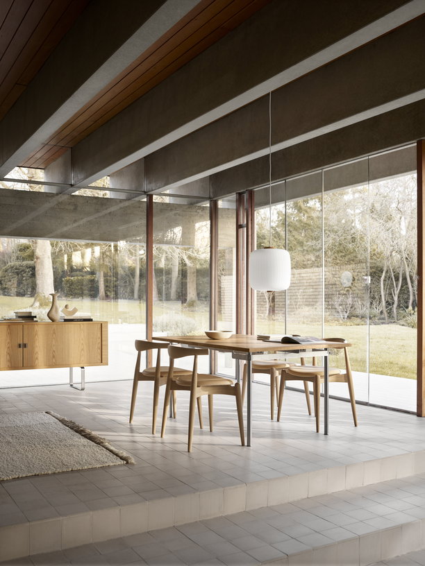 buffet-en-chene-huile-et-pieds-en-acier-inoxydable-200cm-ch825-carl-hansen-son-3