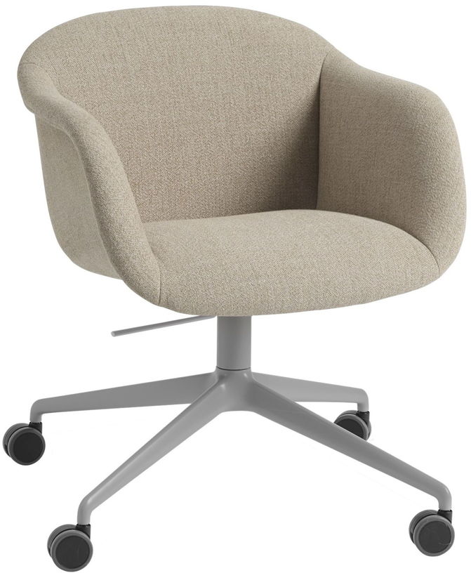 chaise-avec-accoudoirs-pivotant-avec-roulettes-en-tissu-beige-fiber-muuto-1