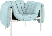 fauteuil-lounge-en-cuir-bleu-clair-et-acier-creme-puffy-hem-1