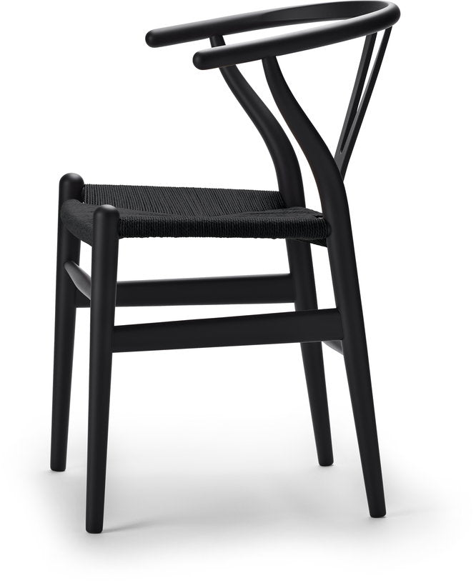 chaise-en-hetre-soft-black-et-assise-tissee-noire-76cm-ch24-carl-hansen-son-3
