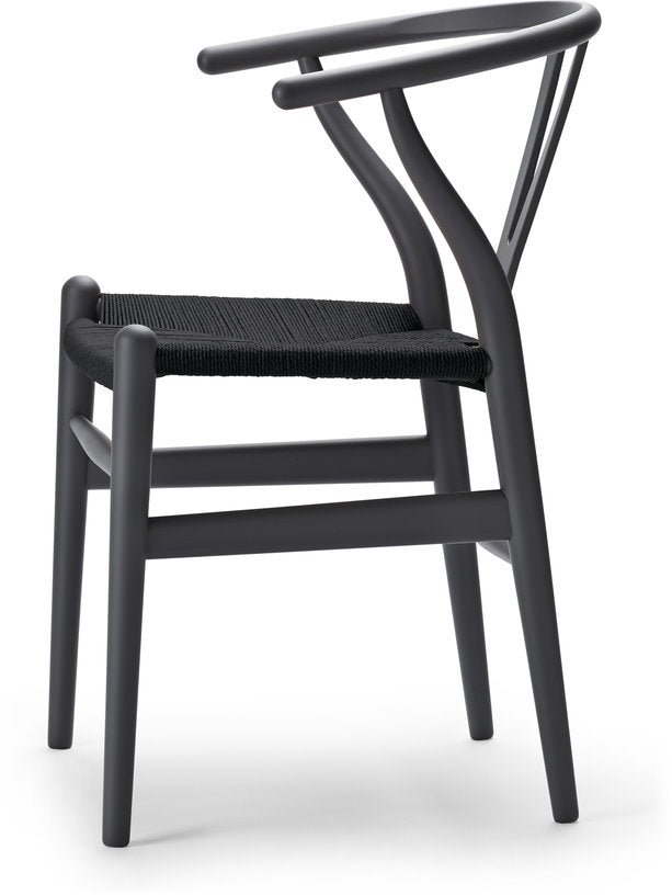 chaise-en-hetre-soft-anthracite-gray-et-assise-tissee-noire-76cm-ch24-carl-hansen-son-3