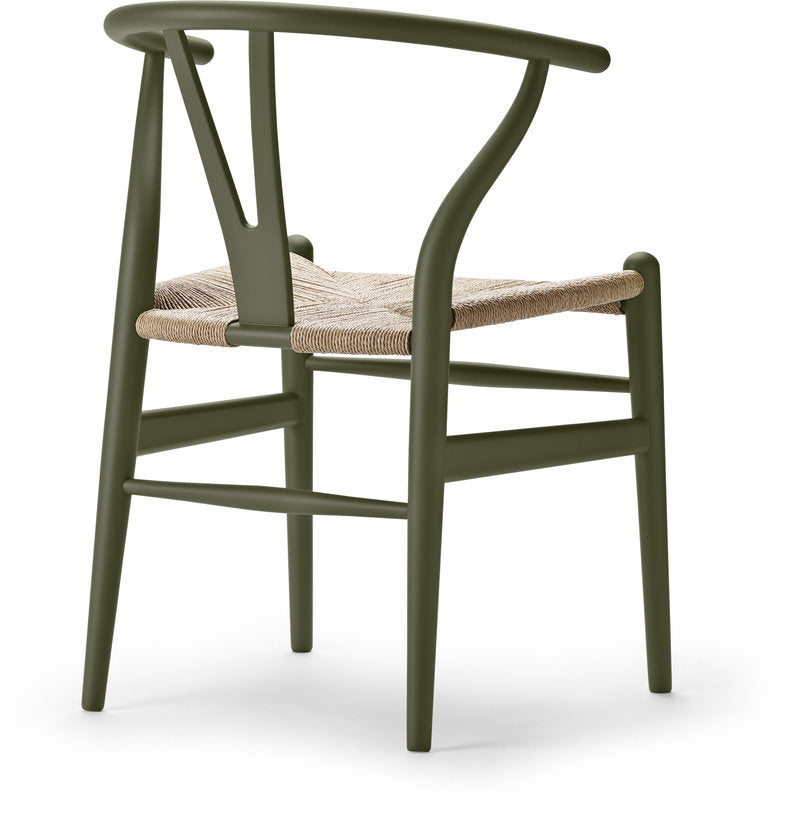 chaise-en-hetre-soft-olive-green-et-assise-tissee-naturelle-76cm-ch24-carl-hansen-son-2