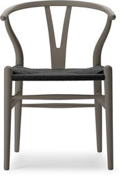 chaise-en-hetre-soft-slate-et-assise-tissee-noire-76cm-ch24-carl-hansen-son-1