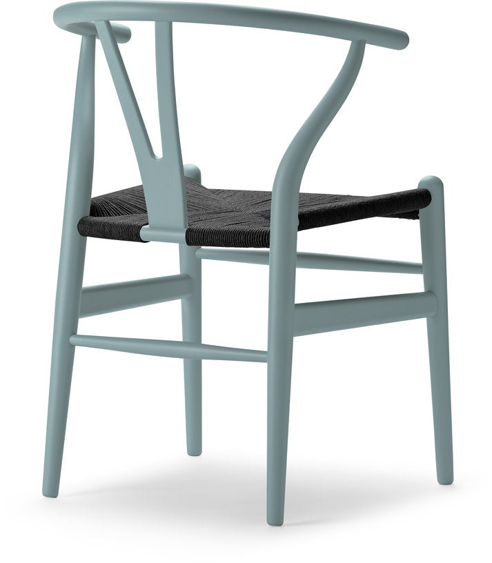 chaise-en-hetre-soft-pewter-et-assise-tissee-noire-76cm-ch24-carl-hansen-son-2