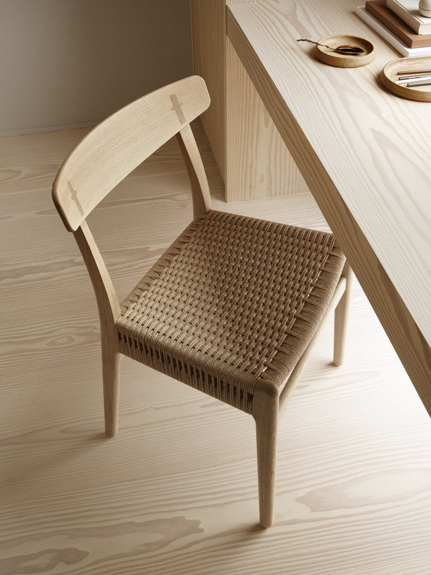 chaise-en-chene-blanc-huile-et-assise-tissee-naturelle-78-5cm-ch23-carl-hansen-son-4
