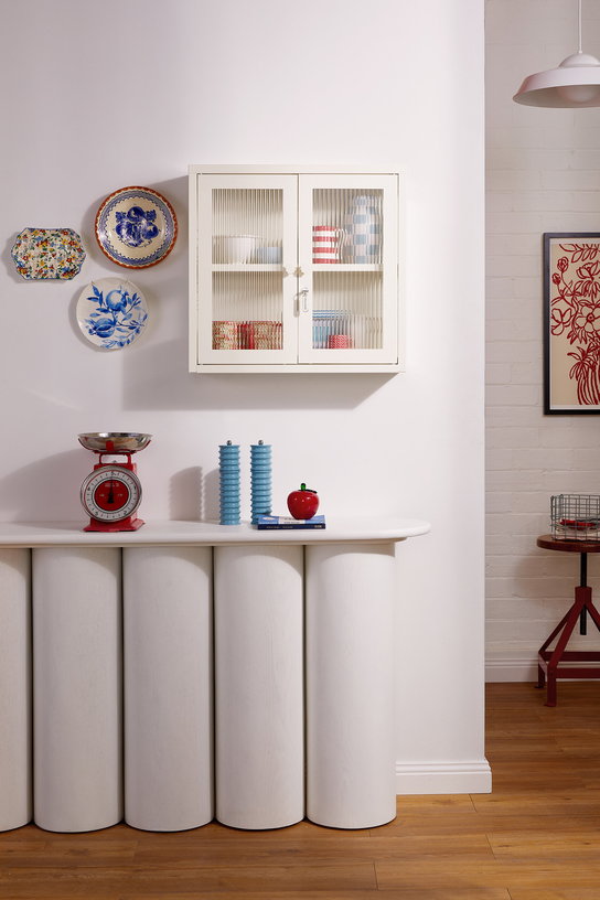 armoire-murale-en-acier-blanc-craie-et-verre-cannele-60x18x57cm-the-kit-mustard-made-10