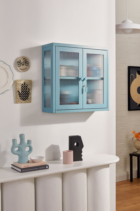 armoire-murale-en-acier-bleu-ocean-et-verre-cannele-60x18x57cm-the-kit-mustard-made-6