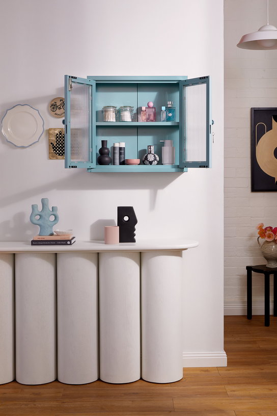 armoire-murale-en-acier-bleu-ocean-et-verre-cannele-60x18x57cm-the-kit-mustard-made-7