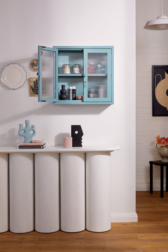 armoire-murale-en-acier-bleu-ocean-et-verre-cannele-60x18x57cm-the-kit-mustard-made-9