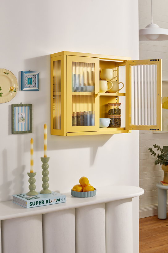 armoire-murale-en-acier-jaune-beurre-et-verre-cannele-60x18x57cm-the-kit-mustard-made-6