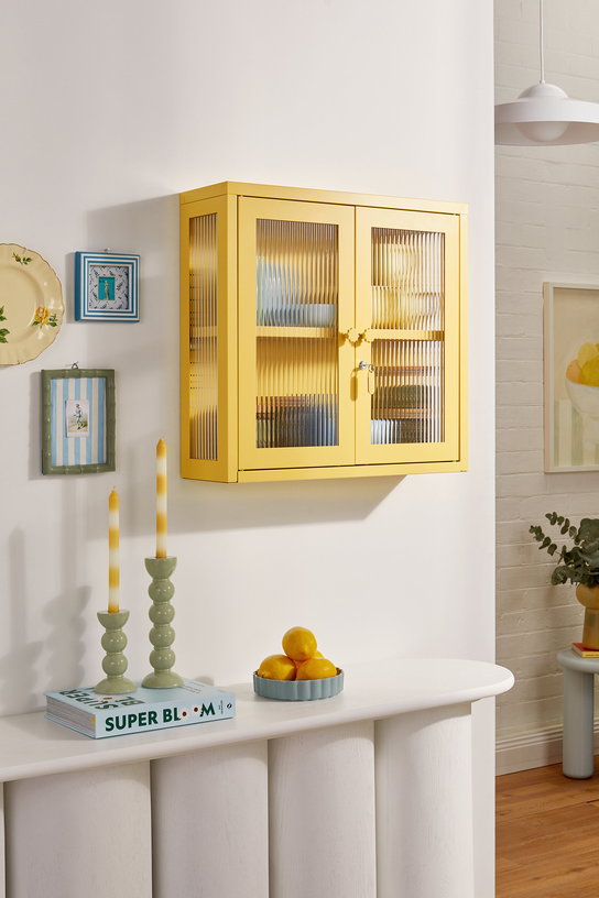 armoire-murale-en-acier-jaune-beurre-et-verre-cannele-60x18x57cm-the-kit-mustard-made-8