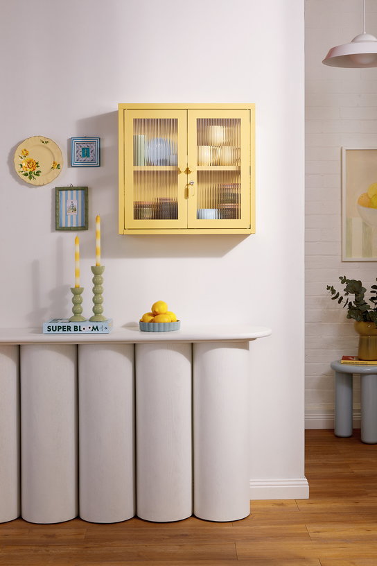 armoire-murale-en-acier-jaune-beurre-et-verre-cannele-60x18x57cm-the-kit-mustard-made-9