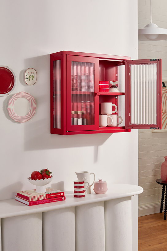 armoire-murale-en-acier-rouge-coquelicot-et-verre-cannele-60x18x57cm-the-kit-mustard-made-10