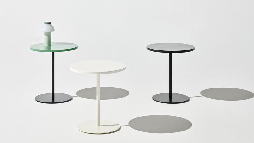table-d-appoint-en-ceramique-noire-et-verte-45x49cm-pryo-hay-2