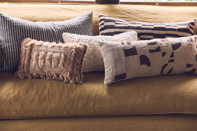 coussin-en-fourrure-naturelle-40x25cm-hkliving-4
