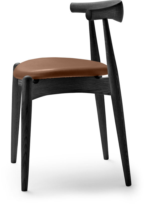 chaise-en-chene-teinte-noir-et-assise-en-cuir-thor-307-72-5cm-ch20-carl-hansen-son-3