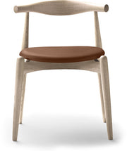 chaise-en-chene-savonne-et-assise-en-cuir-thor-307-72-5cm-ch20-carl-hansen-son-1