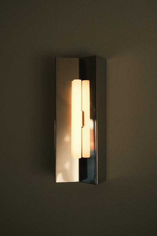 applique-murale-en-acier-poli-effet-miroir-48x17-5x12cm-arrow-violaine-d-harcourt-4