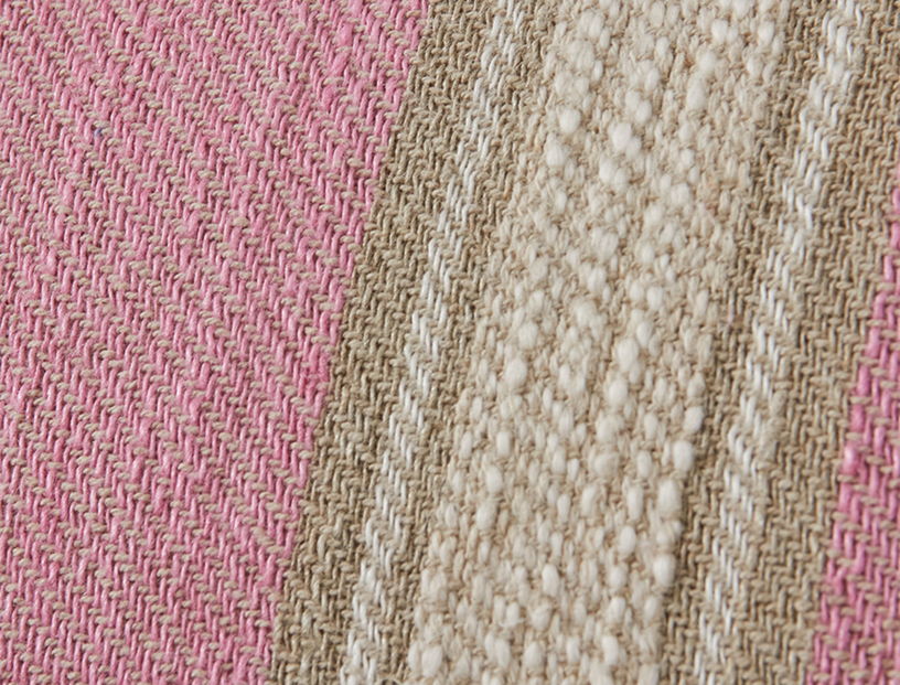 coussin-tisse-a-rayures-blush-60x40cm-hkliving-2