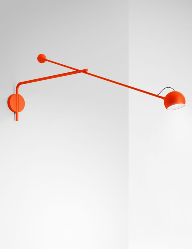 applique-murale-a-bras-en-acier-rouge-110cm-ixa-artemide-1