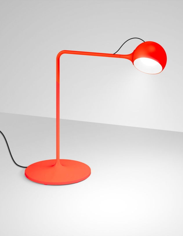lampe-en-acier-rouge-42-4cm-ixa-artemide-1