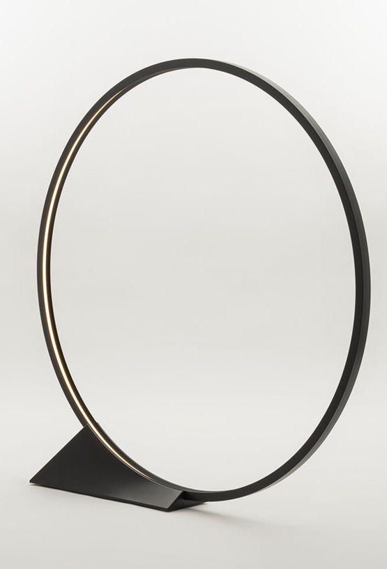 lampadaire-d-exterieur-en-aluminium-noir-15cm-o-artemide-1