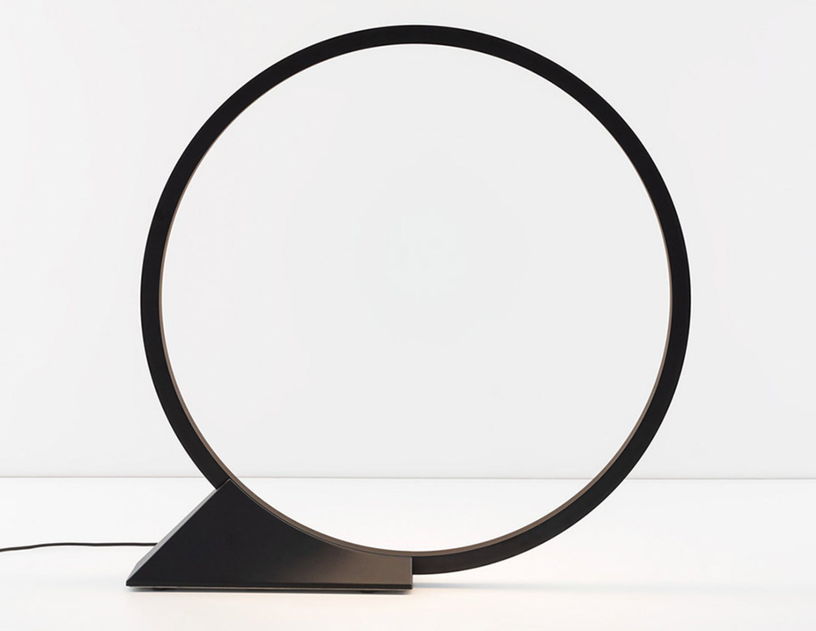 lampadaire-en-aluminium-noir-90cm-o-artemide-2