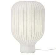 lampe-de-sol-en-fibres-naturelles-blanc-59cm-strand-muuto-1
