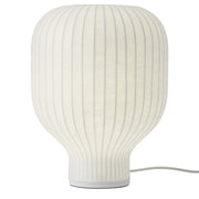 lampe-a-poser-en-fibres-naturelles-blanc-strand-muuto-1