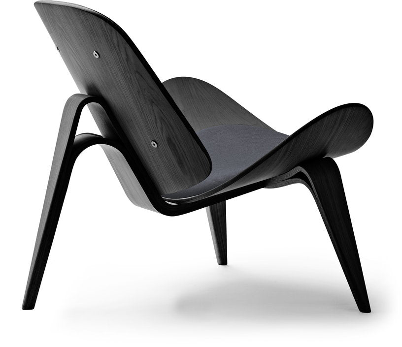 fauteuil-en-chene-teinte-noir-et-assise-en-cuir-fiord-171-74cm-ch07-carl-hansen-son-2