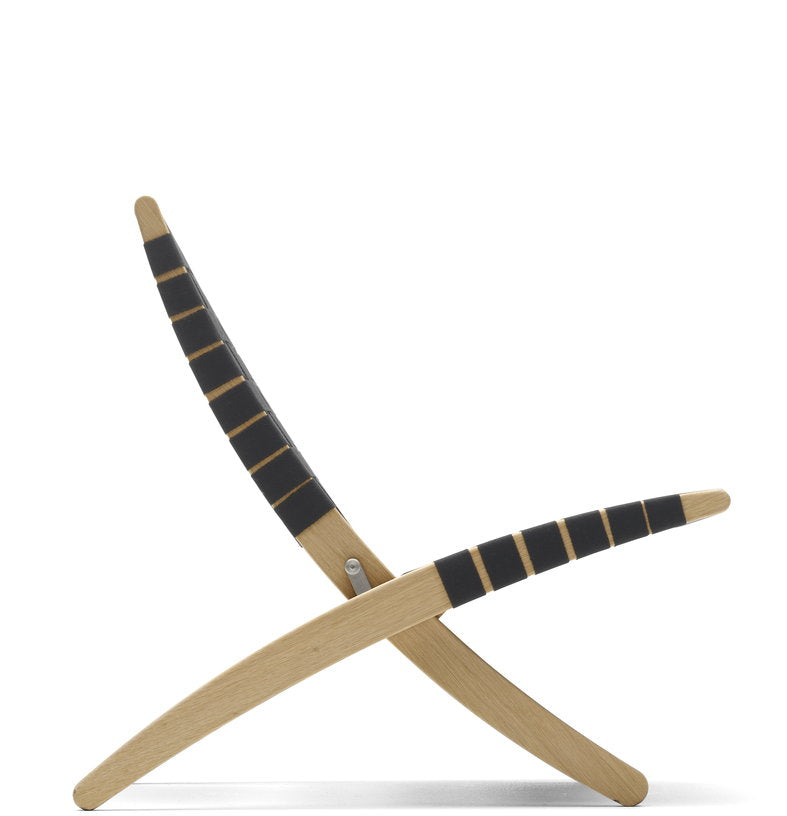fauteuil-en-chene-huile-et-assise-sangles-noires-76cm-cuba-chair-carl-hansen-son-3