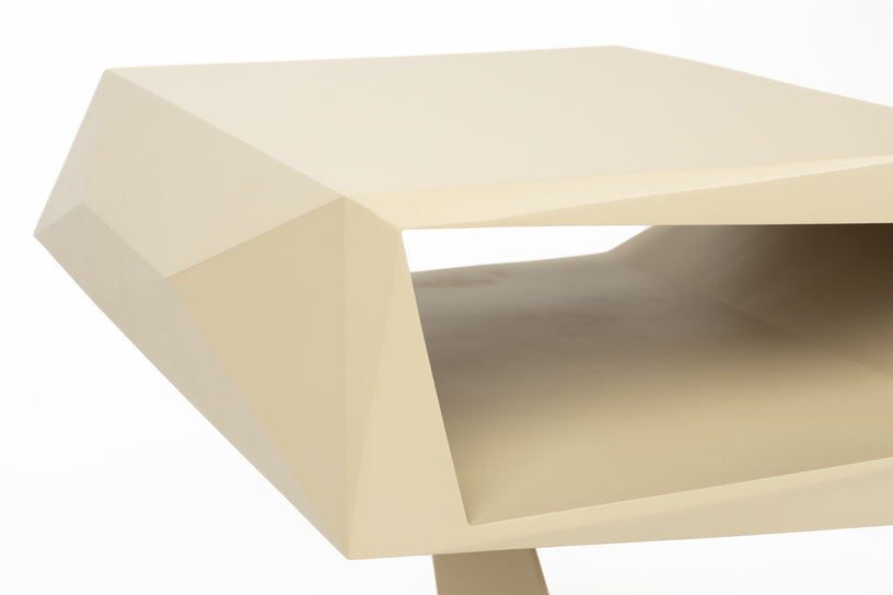 table-d-appoint-en-resine-et-fer-beige-60x40x40cm-north-zuiver-4