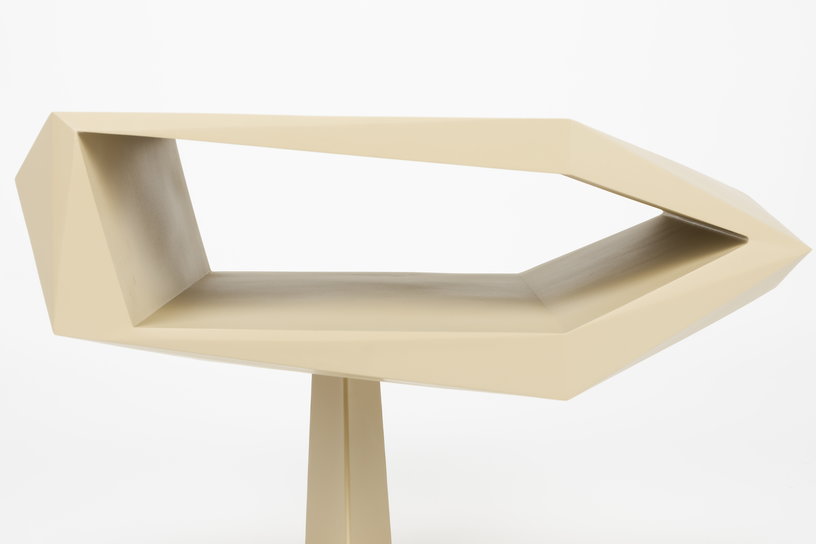 table-d-appoint-en-resine-et-fer-beige-60x40x40cm-north-zuiver-5
