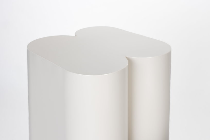 2-supports-pour-plantes-en-fer-beige-36x35x80cm-shape-zuiver-4