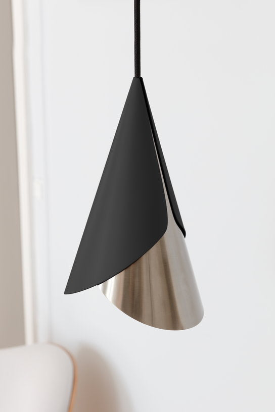 abat-jour-en-aluminium-argente-et-noir-cornet-umage-3