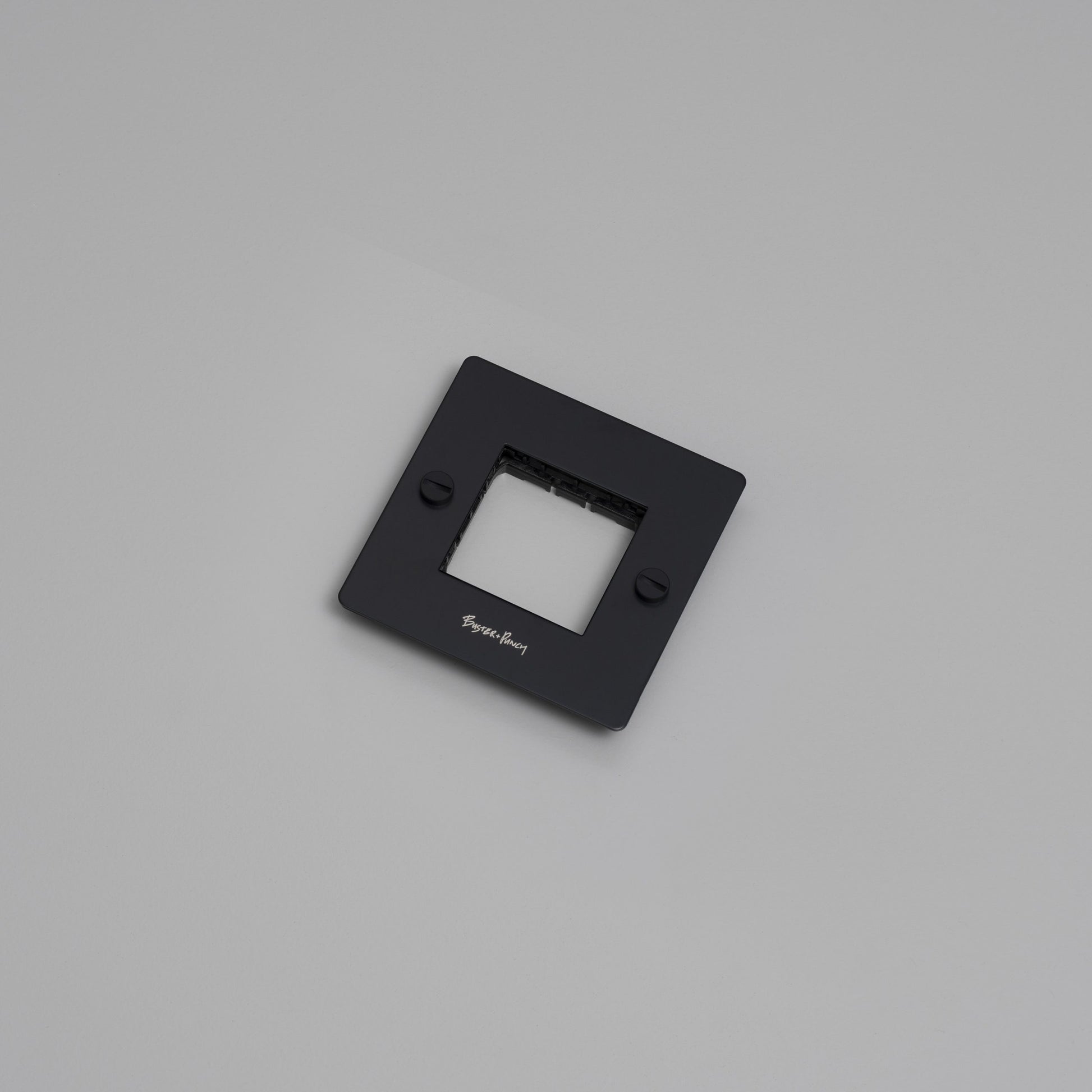 Plaque sans remplissage 1G noir - Buster+Punch — 382509.jpg
