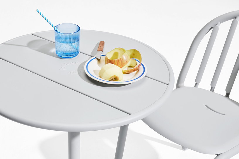 table-de-jardin-ronde-en-aluminium-gris-clair-60x76cm-fred-s-fatboy-5