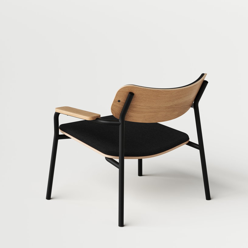 fauteuil-en-chene-noir-et-tissu-noir-charbon-avec-accoudoirs-etude-tiptoe-2