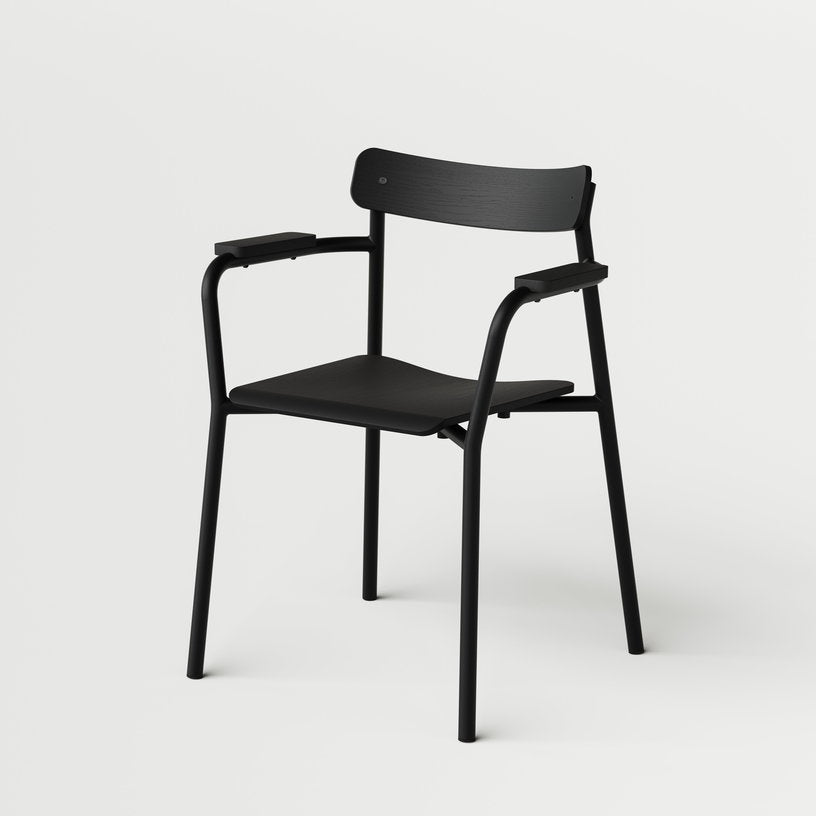 chaise-avec-accoudoirs-en-bois-eco-certifie-noir-etude-tiptoe-1