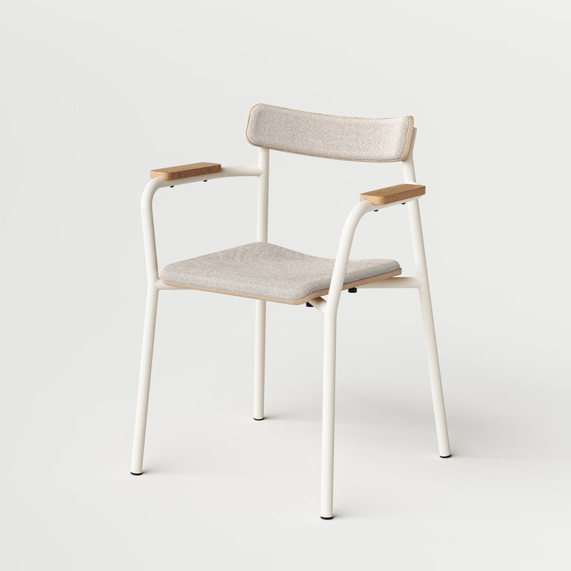 chaise-avec-accoudoirs-blanc-creme-et-tissu-beige-sable-etude-tiptoe-1