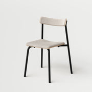 chaise-en-tissu-recycle-beige-sable-et-cadre-noir-graphite-etude-tiptoe-1