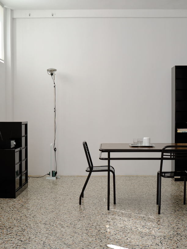 table-a-manger-rectangulaire-en-chene-teinte-et-acier-brut-vernis-180x90x76-5cm-ud-tolix-4