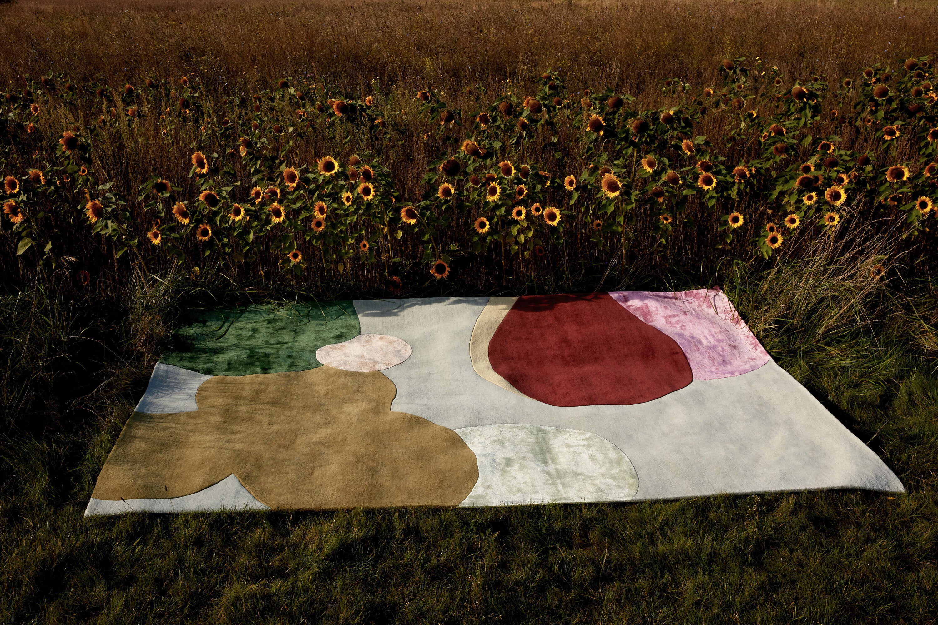 Tapis rectangulaire en laine tufté bleu 180x270cm Spleeping Flower - Layered — 389593.jpg