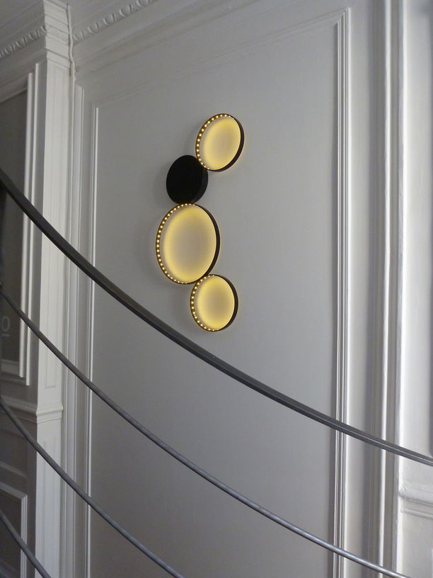 applique-murale-en-acier-noir-80x55cm-sirius-le-deun-2