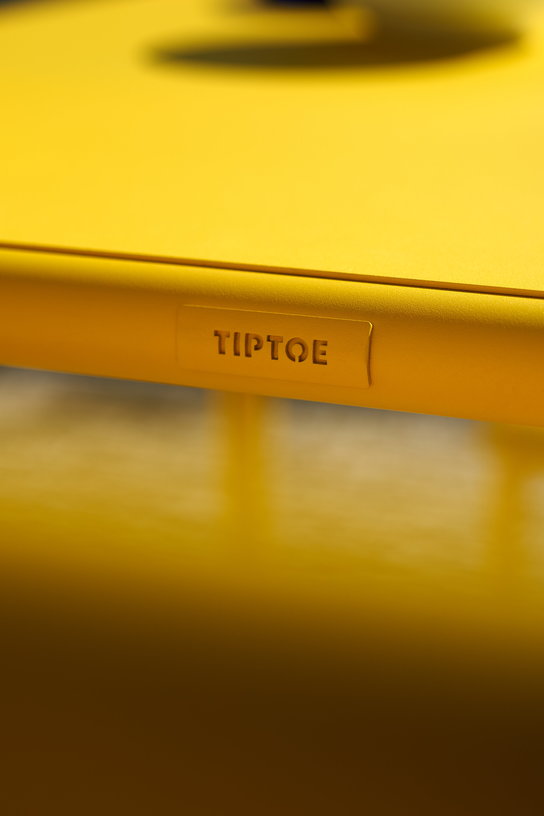 table-de-jardin-en-acier-thermolaque-jaune-soleil-2-places-90x90cm-panorama-tiptoe-4