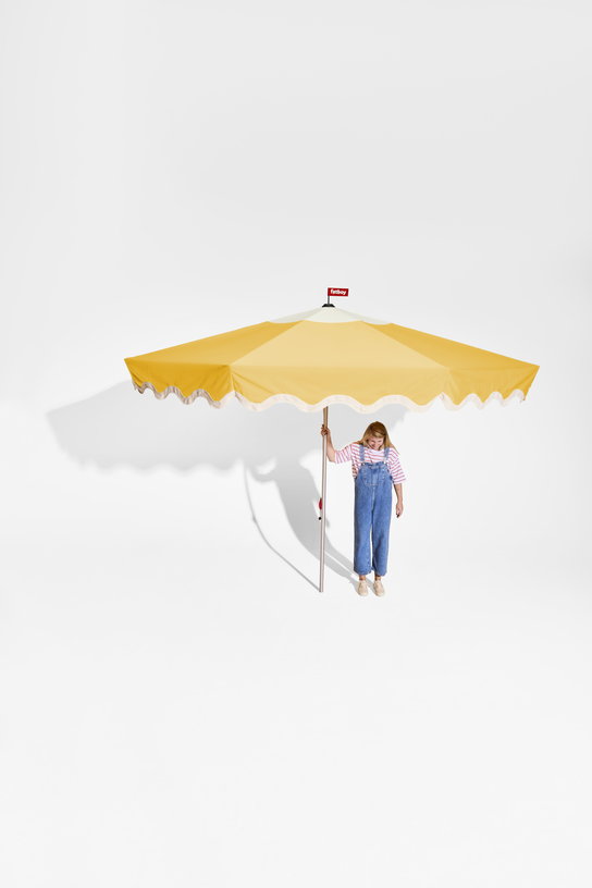 parasol-oversize-retro-en-polyester-jaune-pensol-fatboy-4