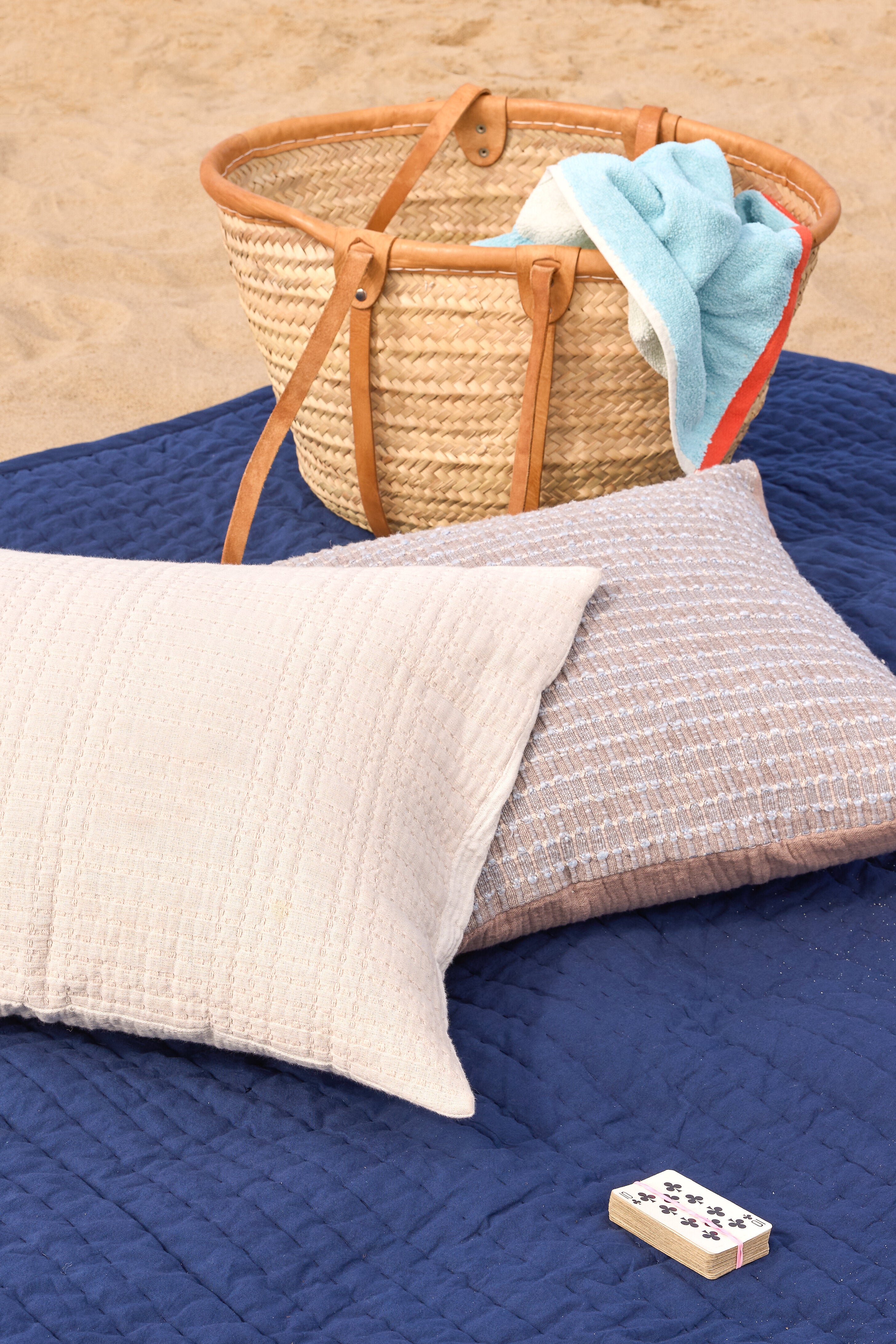 Coussin Haikei Gris clair - Hübsch — 390996.jpg