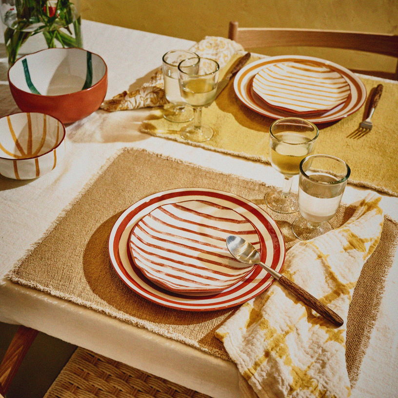 assiette-a-dessert-en-porcelaine-blanche-et-rouge-20cm-pomax-3